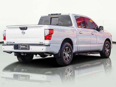 Used 2021 Nissan Titan SV w/ Accessory Utility Package image 9
