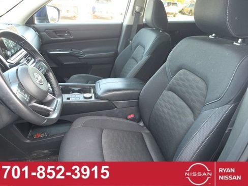 Used 2024 Nissan Pathfinder SV AWD/4WD image 10