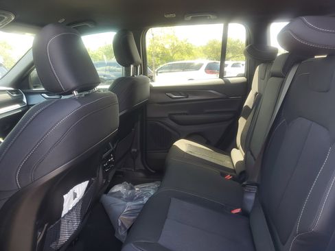 New 2026 Jeep Grand Cherokee Laredo RWD image 8
