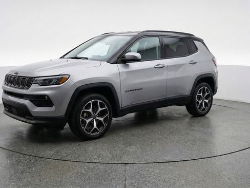 Used 2025 Jeep Compass Limited image 3