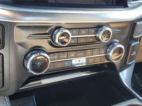 Used 2022 Ford F150 Lariat w/ Max Trailer Tow Package image 24