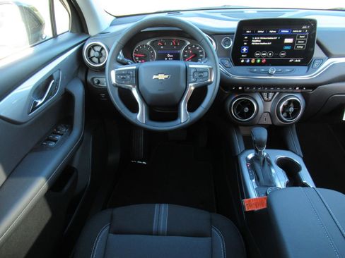 New 2025 Chevrolet Blazer LT image 12