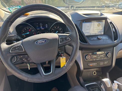Used 2018 Ford Escape SEL image 3