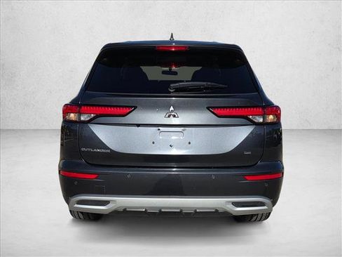 Used 2024 Mitsubishi Outlander SE image 7