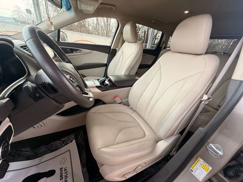 Used 2018 Lincoln MKX Premiere image 16