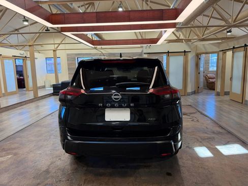 Used 2025 Nissan Rogue S image 5