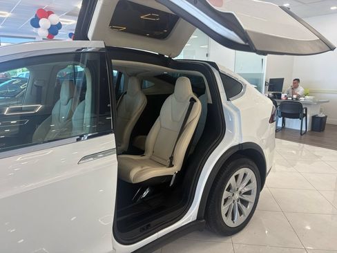 Used 2019 Tesla Model X AWD/4WD image 18