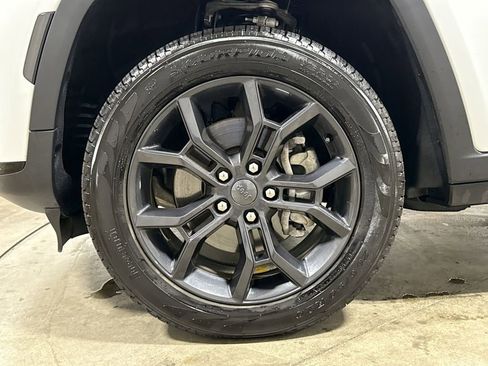 Used 2025 Jeep Grand Cherokee L Limited w/ Trailer Tow Package image 29