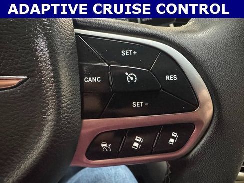 Used 2024 Chrysler Pacifica Limited image 18