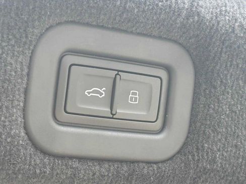 New 2025 Bentley Flying Spur Plug-In Hybrid image 22