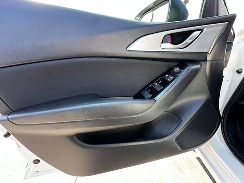Used 2018 MAZDA MAZDA3 Sport FWD image 14