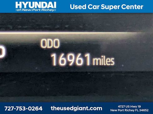 Used 2024 Toyota Highlander LE image 42