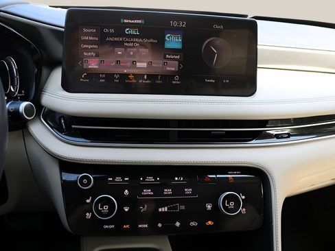Used 2024 INFINITI QX60 Luxe w/ Performance Audio Package FWD image 26
