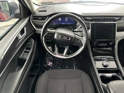 Certified 2023 Jeep Grand Cherokee Laredo AWD/4WD image 6