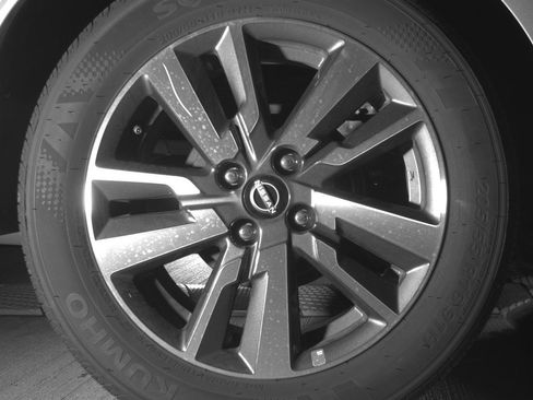 Used 2025 Nissan Versa SV image 15