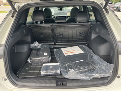 New 2026 Volkswagen Tiguan SE R-Line AWD/4WD image 16
