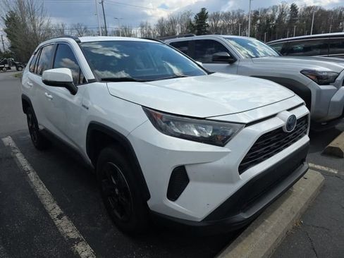 Used 2019 Toyota RAV4 LE image 1