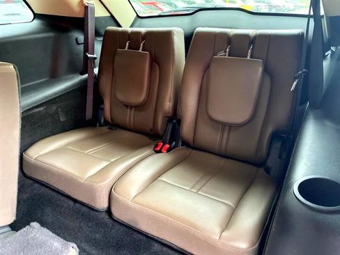 Used 2013 Lincoln MKT AWD image 11