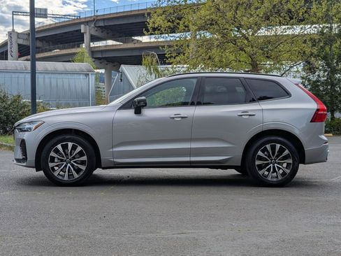 Used 2025 Volvo XC60 B5 Core AWD/4WD image 4