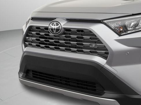 Used 2020 Toyota RAV4 LE FWD image 68