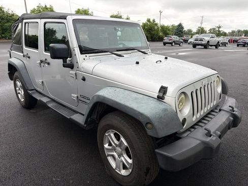 Used 2010 Jeep Wrangler Unlimited Sport AWD/4WD image 3