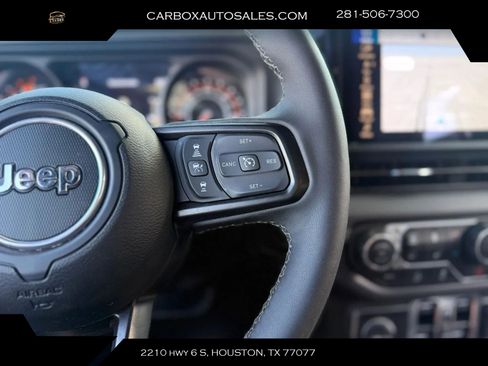 Used 2025 Jeep Wrangler Unlimited Rubicon AWD/4WD image 11