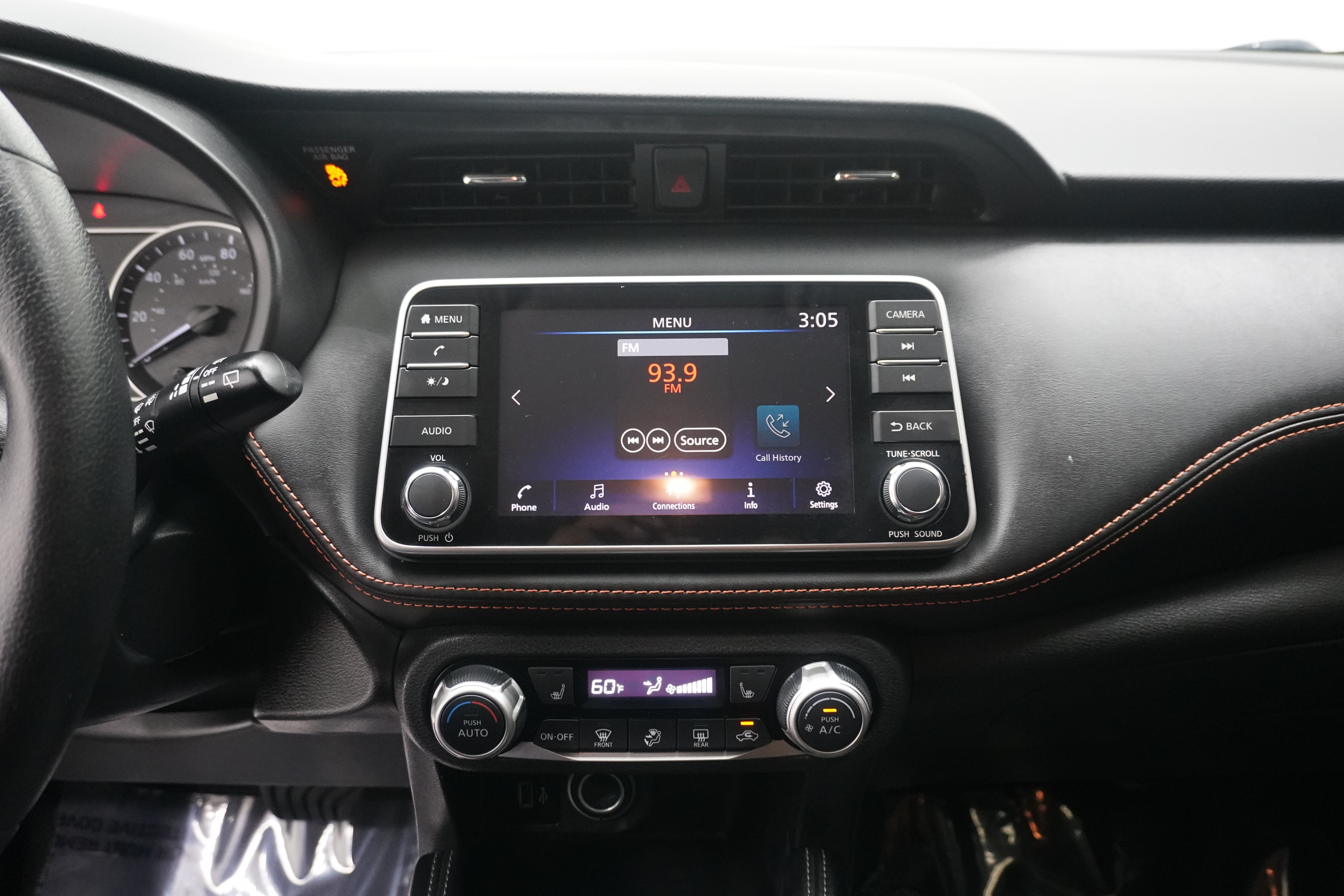 Used 2019 Nissan Kicks SR w/ SR Premium Package FWD image 18