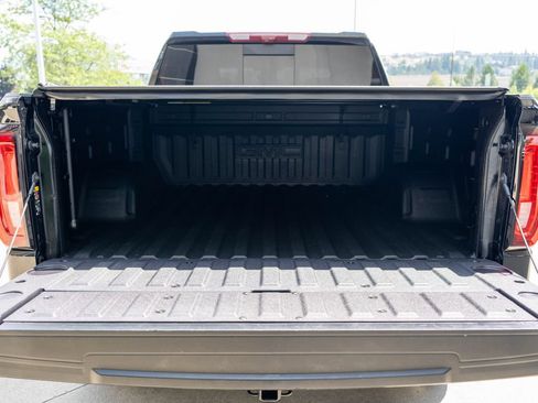 Used 2025 GMC Sierra 1500 AT4 w/ Technology Package AWD/4WD image 37
