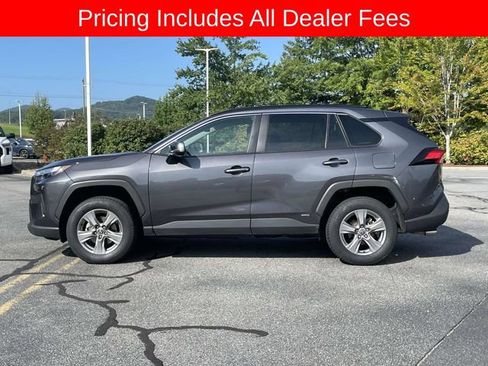 Used 2024 Toyota RAV4 XLE AWD/4WD image 2