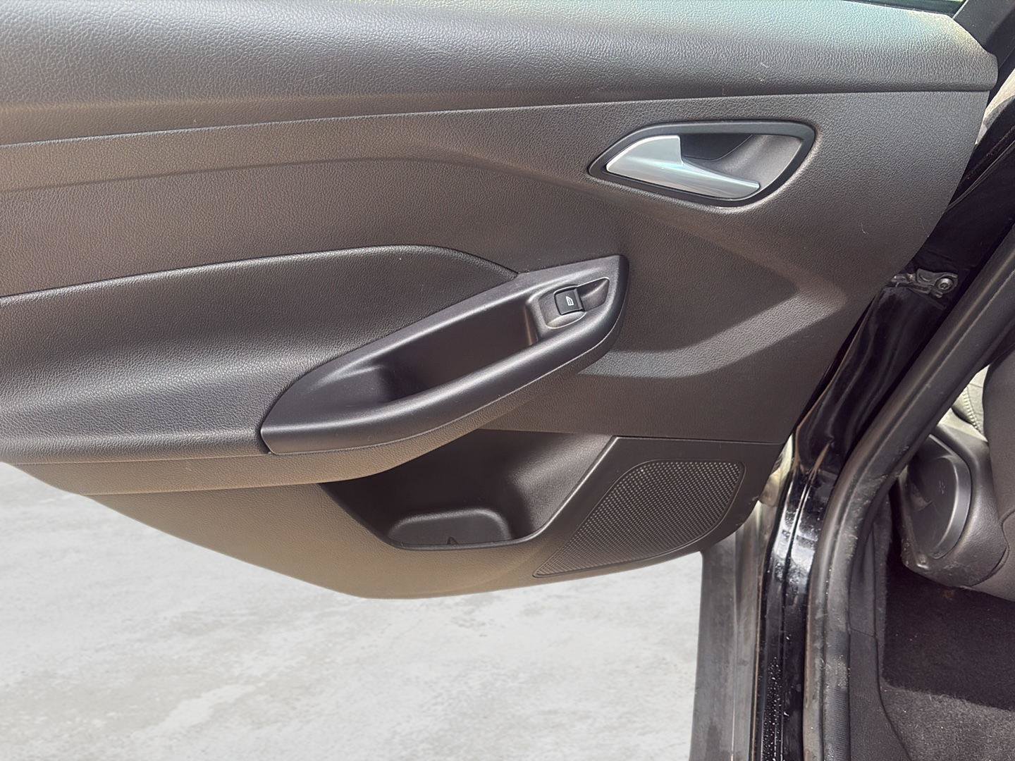 Used 2016 Ford Focus SE FWD image 16