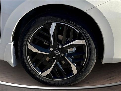 New 2025 Nissan Versa SR w/ Trunk Package image 11