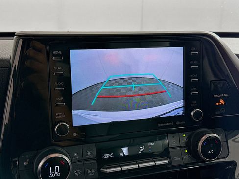Used 2020 Toyota Highlander XLE FWD image 23