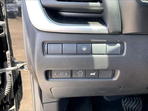 Used 2023 Nissan Rogue SV w/ SV Premium B Package FWD image 34