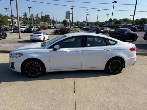 Used 2019 Ford Fusion SE FWD image 9