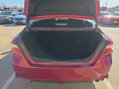 Used 2018 Toyota Camry SE w/ Moonroof Package image 27