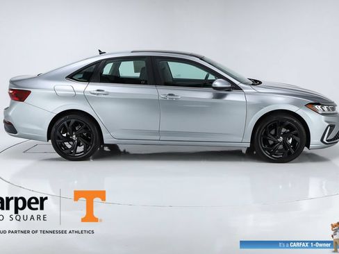Used 2025 Volkswagen Jetta SE FWD image 47