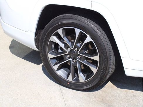 Used 2023 Jeep Grand Cherokee L Overland AWD/4WD image 36