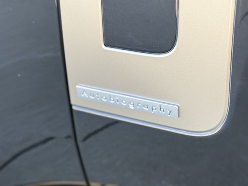 Used 2023 Land Rover Range Rover Long Wheelbase Autobiography image 4