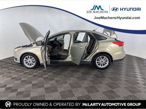 Used 2015 Ford Focus SE w/ SE Cold Weather Package image 10