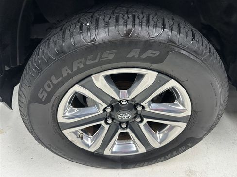 Used 2016 Toyota Tacoma Limited image 15