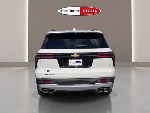 Used 2026 Chevrolet Traverse LT FWD image 9