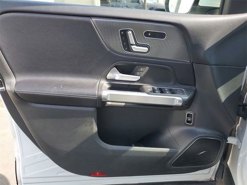 Used 2021 Mercedes-Benz GLB 250 4MATIC image 20