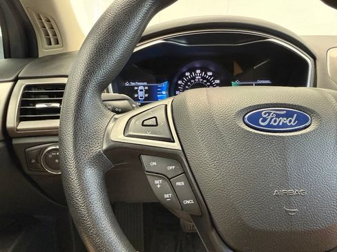 Used 2019 Ford Fusion SE FWD image 46