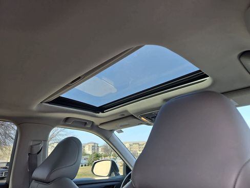 Used 2021 Toyota Highlander XLE image 21