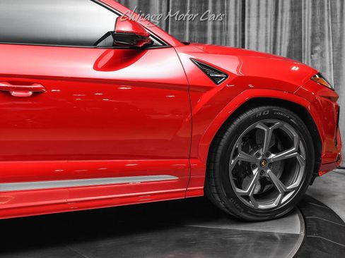 Used 2021 Lamborghini Urus AWD/4WD image 46