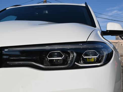 Used 2022 BMW X7 xDrive40i w/ M Sport Package AWD/4WD image 6