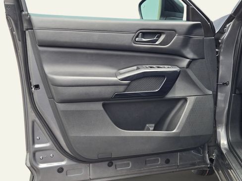 Used 2023 Nissan Pathfinder S FWD image 21