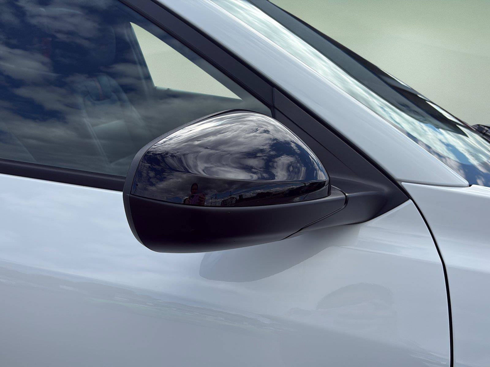 Used 2025 Chevrolet Trax RS FWD image 47