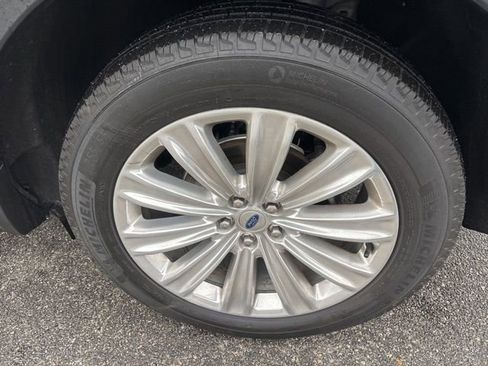 Certified 2025 Ford Explorer Platinum w/ LUX Leather Package AWD/4WD image 9