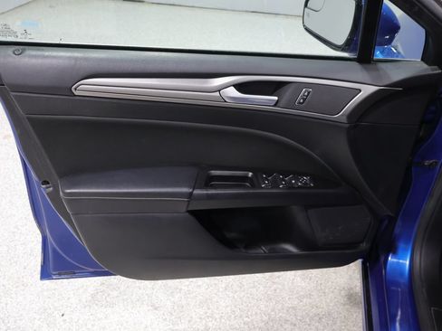 Used 2017 Ford Fusion SE FWD image 13